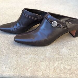 Brighton Twist mules brown leather 8.5 NARROW.